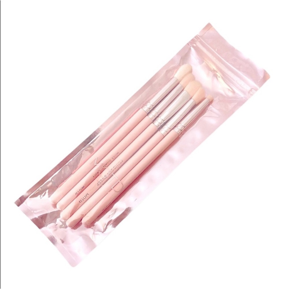MOTD Cosmetics New‎ Pink Handles In A Blush Blending 5 Piece Eye Brush Set, $58